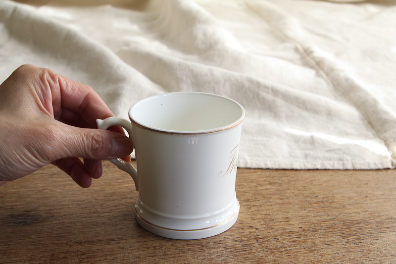 ヴィクトリアンボーンチャイナマグ　イギリス アンティークストリュフ