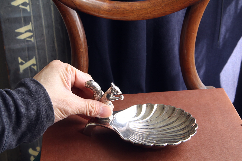 リスのナッツディッシュ　seba イギリス　アンティークストリュフ