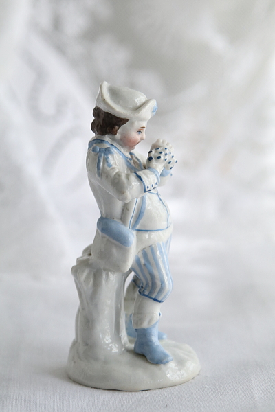 二角帽子の少年像　ドイツ　アンティークストリュフ