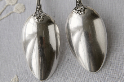 蔓花のティースプーン　フランス　アンティークストリュフ