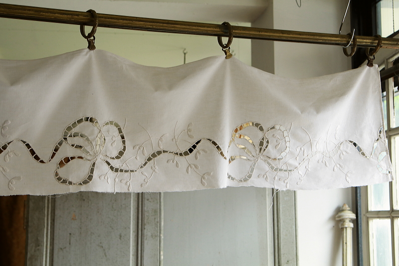 ヤドリギとリボン　カットワーク刺繍パネル　フランス　アンティークストリュフ