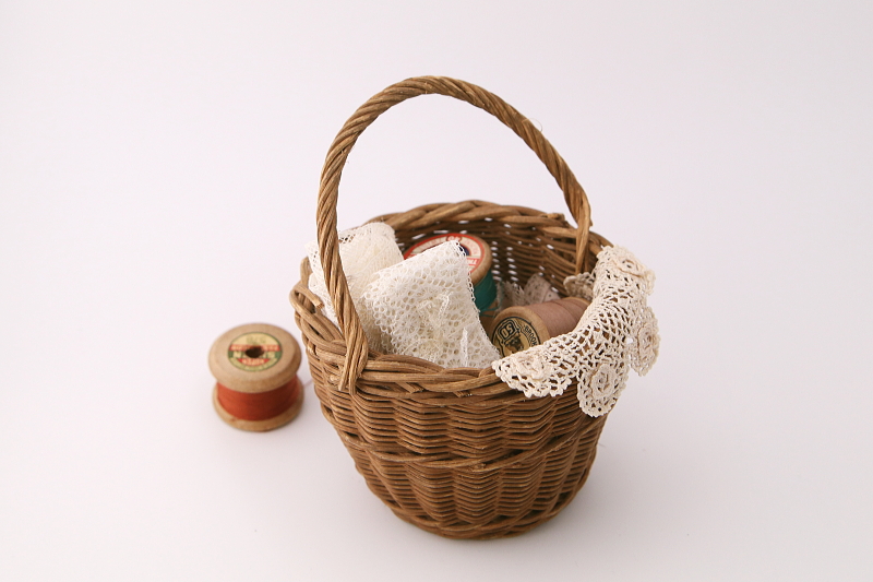 小さな籐のバスケット　ミニチュア　イギリス　アンティークストリュフ