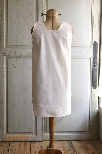 イニシャル刺繍のリネンナイティ　フランス　アンティークストリュフ