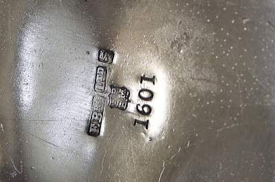 ハンドエングレーヴドシルバープレートティーポット　ヴィクトリアン　イギリス　アンティークストリュフ