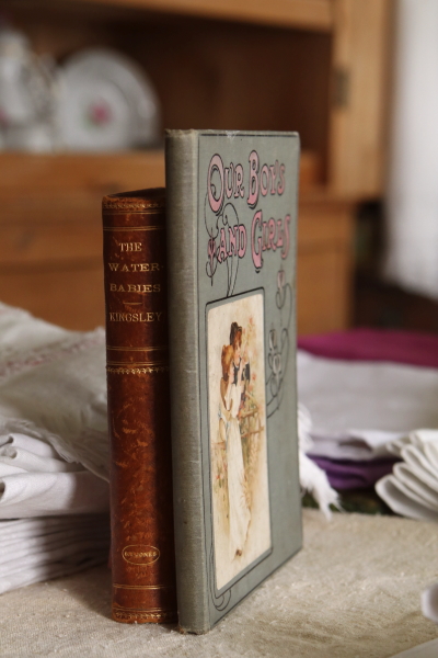 エドワーディアンの児童書　our boys and  girls　イギリス  アンティークストリュフ