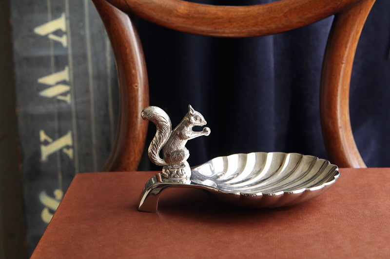 リスのナッツディッシュ　seba イギリス　アンティークストリュフ