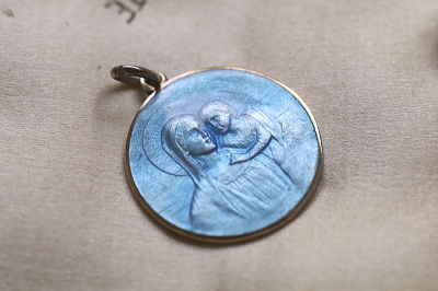 カラーエナメルのメダイ　スペイン　アンティークストリュフ