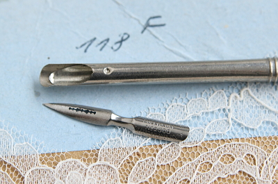 パリのスーベニール　ペンアンドペーパーナイフ　フランス　アンティークストリュフ