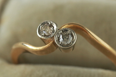 オールドカットダイヤモンド　トワ・エ・モアリング　イギリス　アンティークストリュフ