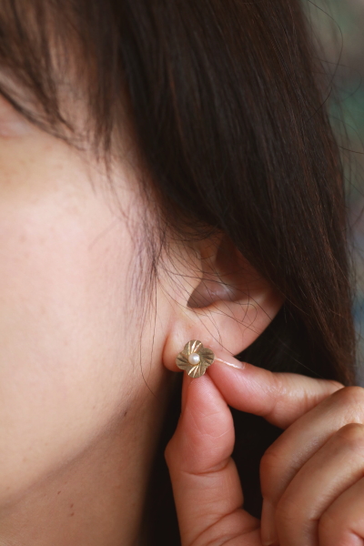 パールのフラワーピアス　イギリス　ヴィンテージジュエリー　アンティークストリュフ