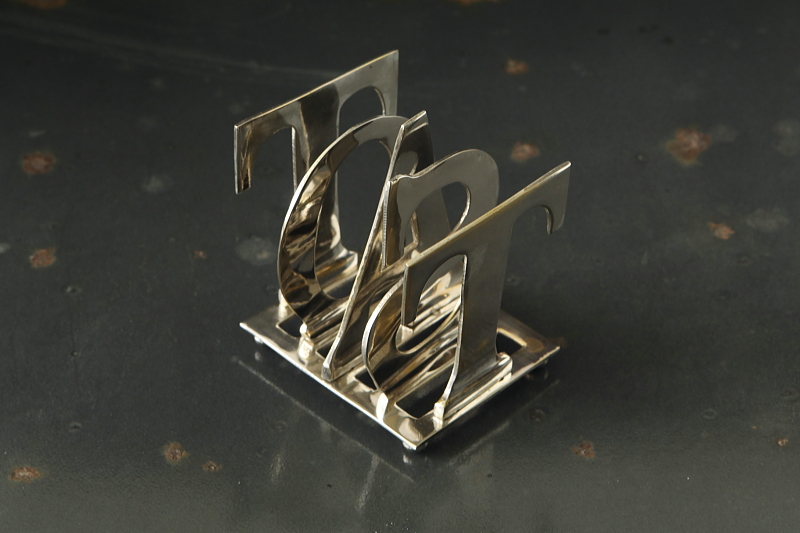 切り文字のTOASTラック　トーストラック　イギリス　アンティークストリュフ