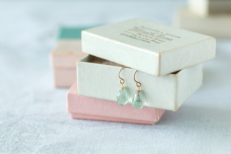 ブリオレットカットグリーンクォーツピアス　イヤリング　イギリス　アンティークストリュフ