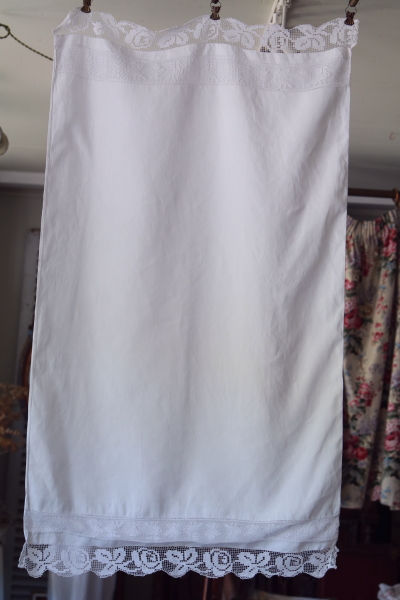 バラと小鳥のフィレレース　ベビーズデュベカバー　フランス　アンティークストリュフ