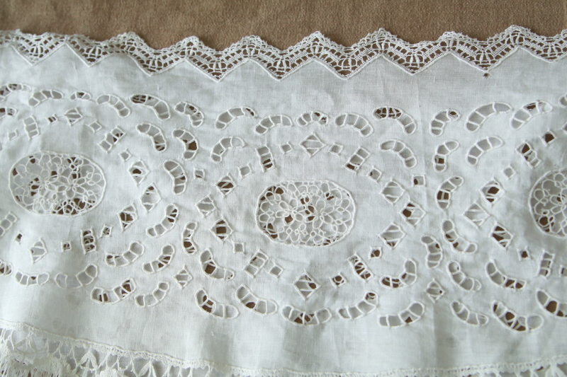 カットワークとレースのループリネンパネル　フランス　アンティークストリュフ