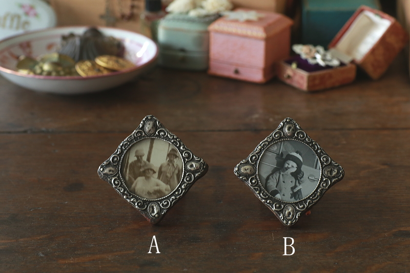 銀飾りの小さなフォトスタンド　イギリス　アンティークストリュフ