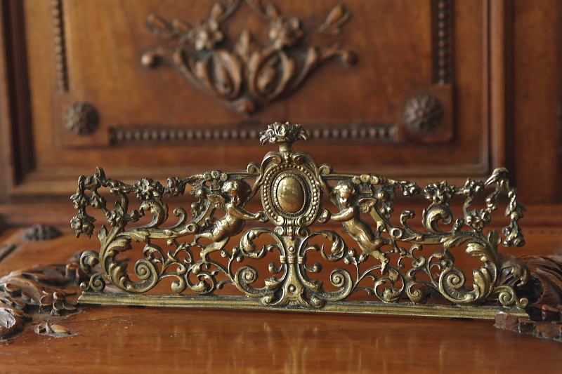 天使の真鍮家具飾り　フランス　アンティークストリュフ