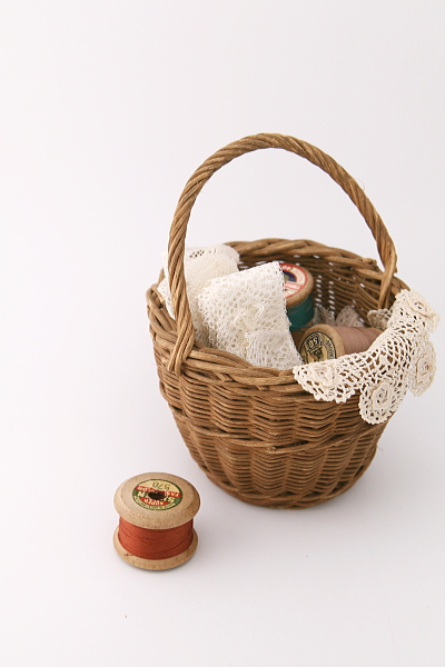 小さな籐のバスケット　ミニチュア　イギリス　アンティークストリュフ 20250808