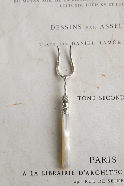 小さなサービングフォーク　ヴィクトリアン　イギリス　アンティークストリュフ