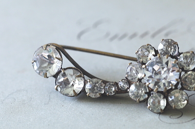 オールドペーストフラワーバーブローチ　ヨーロッパ アンティークストリュフ