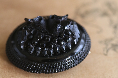 薔薇のジェットブローチ　イギリス　ヴィクトリアン アンティークストリュフ