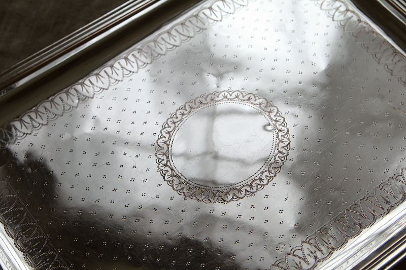 リボンのエングレーヴィングトレイ　フランス アンティークストリュフ