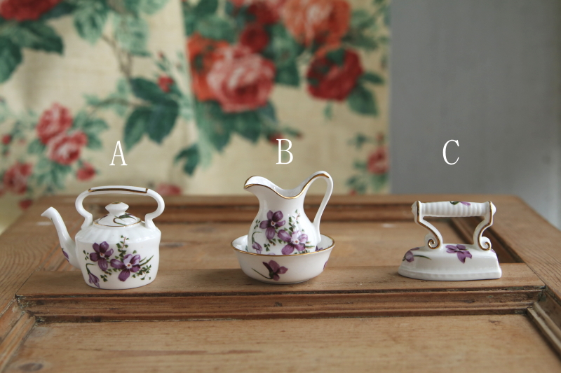 スミレのミニチュア陶器　hammersley イギリス アンティークストリュフ