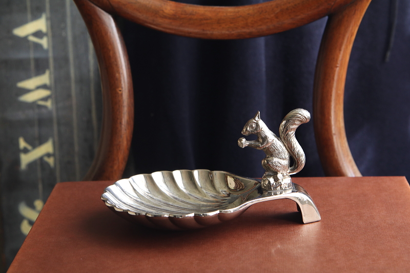 リスのナッツディッシュ　seba イギリス　アンティークストリュフ