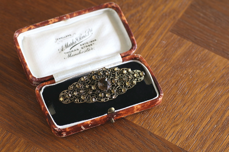 トパーズガラス　フィリグリーブローチ　ヨーロッパ　アンティークストリュフ