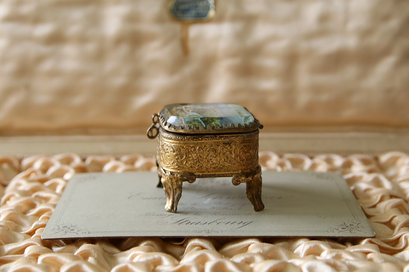 厚ガラスのジュエリーボックス　lourdes ルルド　フランス アンティークストリュフ