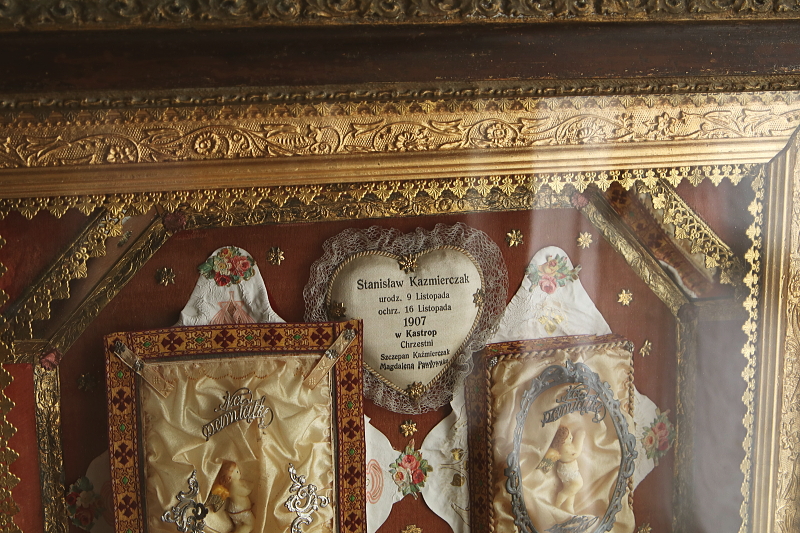 洗礼記念の天使のフレーム　ポーランド　クロスターアルバイテン　ウクライナ アンティークストリュフ 20251224