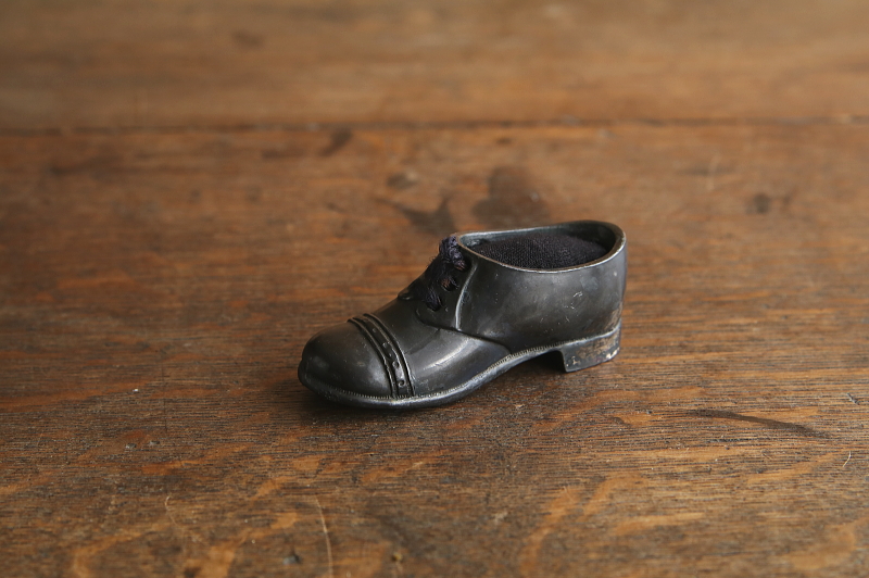 メタルシューズのピンクッション　イギリス　アンティークストリュフ