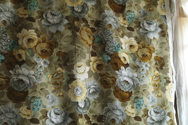 薔薇と勿忘草のヴィンテージプリントファブリック　sanderson イギリス　アンティークストリュフ