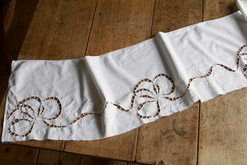 ヤドリギとリボン　カットワーク刺繍パネル　フランス　アンティークストリュフ