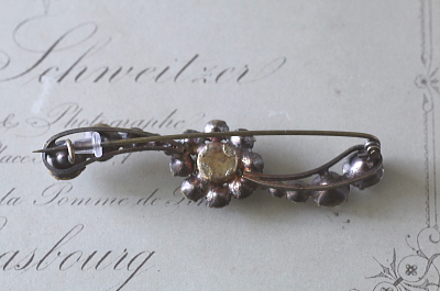 オールドペーストフラワーバーブローチ　ヨーロッパ アンティークストリュフ