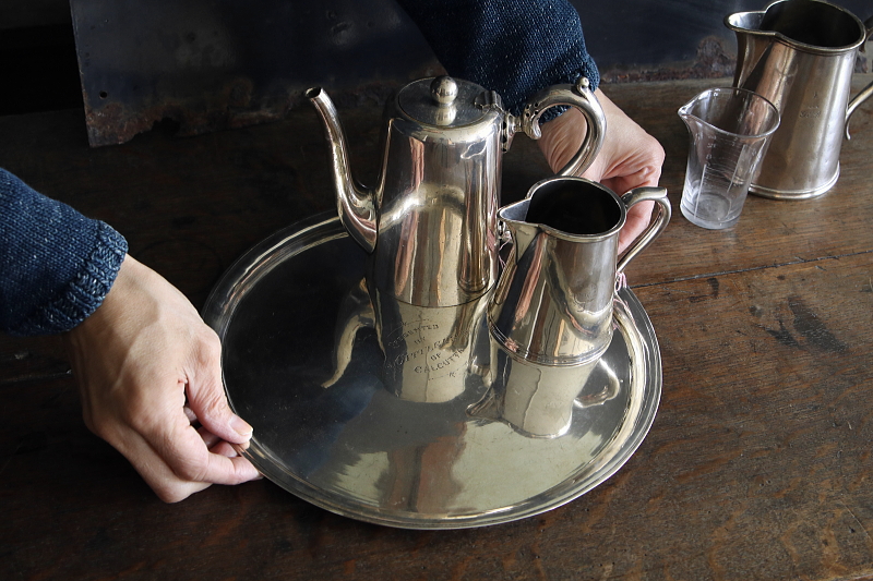 シルバープレート　ラウンドトレイ　コルカタ アンティークストリュフ