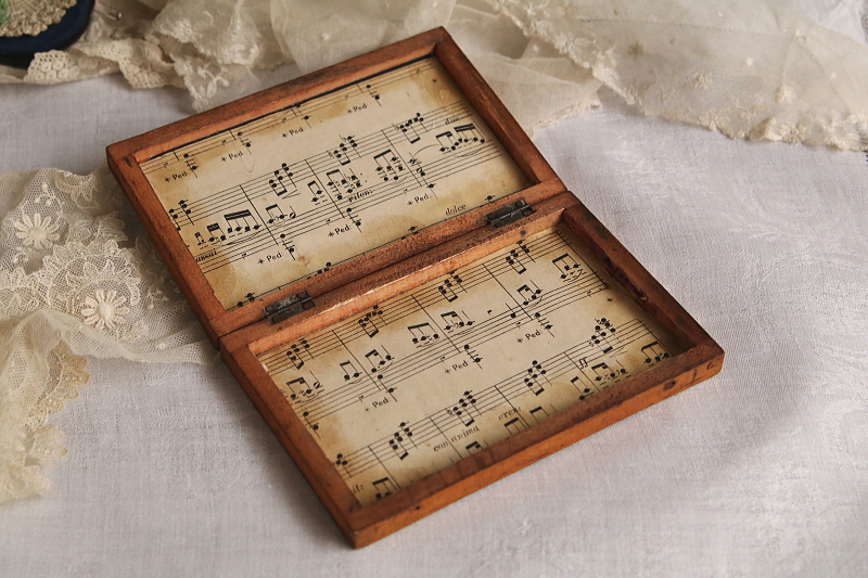 ヴィクトリアンパーツボックス　楽譜ステージ　アンティークストリュフ
