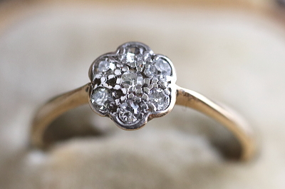 シングルカットダイヤモンドデイジーリング　イギリス　アンティークストリュフ
