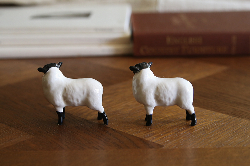 仔羊のフィギュリンペア　beswick pottery イギリス　アンティークストリュフ