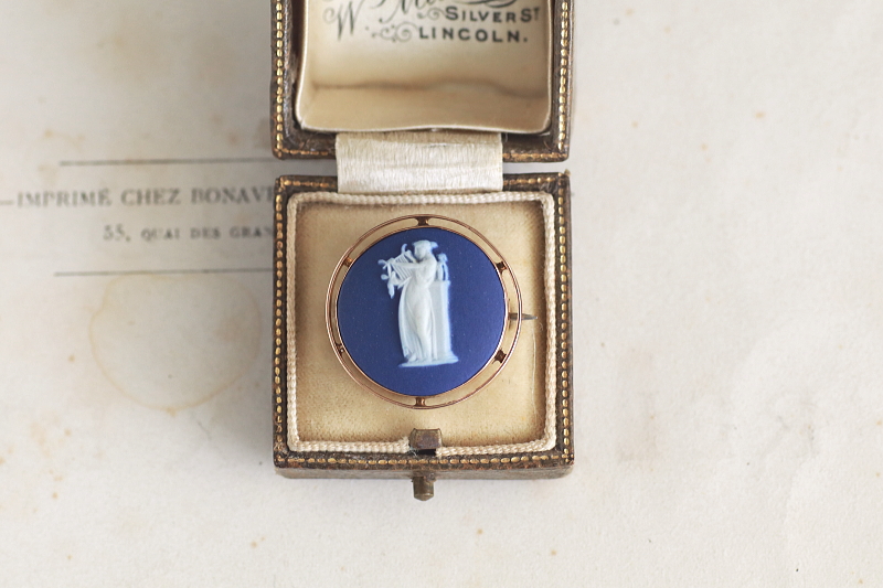 女神のジャスパーカメオブローチ　ウエッジウッド wedgwood イギリス　アンティークストリュフ