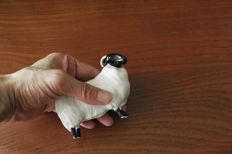 ヒツジのフィギュリン　beswick イギリス　アンティークストリュフ