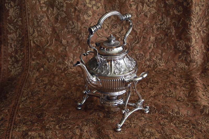 薔薇のレリーフのティーケトルアンドスタンド　philip ashberry and sons ヴィクトリアン　イギリス　アンティークストリュフ
