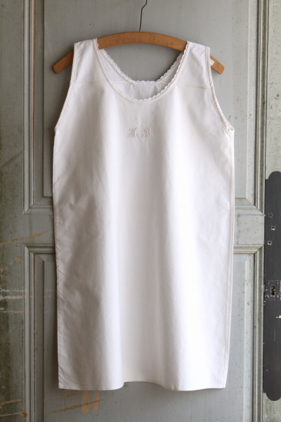 イニシャル刺繍のリネンナイティ　フランス　アンティークストリュフ