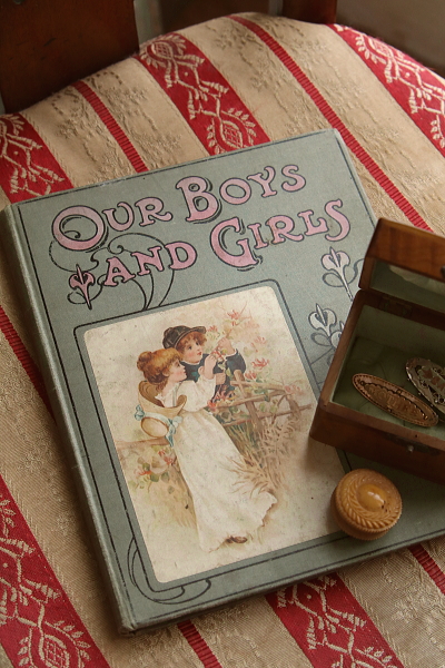 エドワーディアンの児童書　our boys and girls　イギリス アンティークストリュフ 20250923