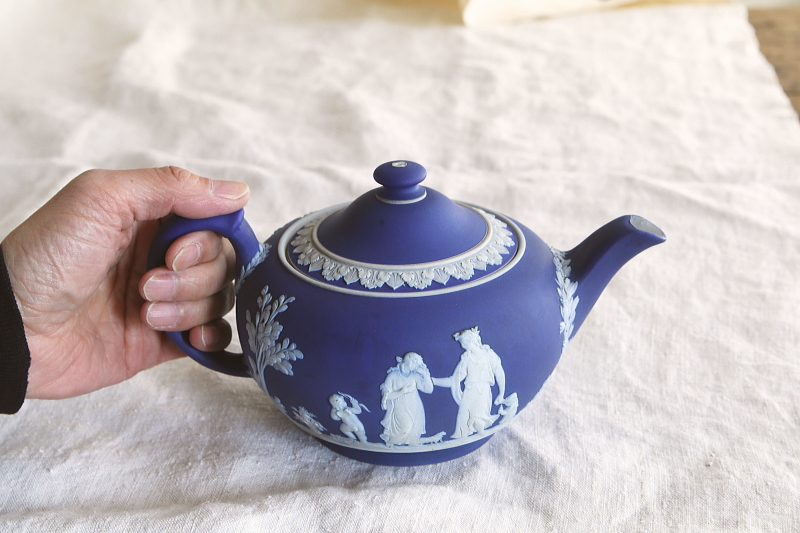 WEDGWOOD　ジャスパーウェアティーポット　イギリス アンティークストリュフ