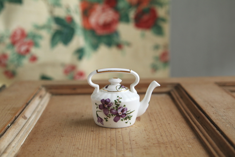 スミレのミニチュア陶器　hammersley イギリス アンティークストリュフ