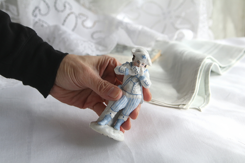 二角帽子の少年像　ドイツ　アンティークストリュフ