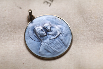 カラーエナメルのメダイ　スペイン　アンティークストリュフ