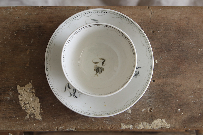 アーリーヴィクトリアン　ティーボウルソーサー　草花文　アンティークストリュフ