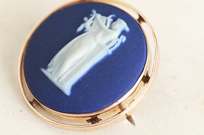 女神のジャスパーカメオブローチ　ウエッジウッド wedgwood イギリス　アンティークストリュフ