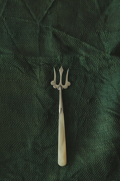 マザーオブパールハンドルのシルバーホーク　ブレッドフォーク　ミニフォーク　イギリス　アンティークストリュフ